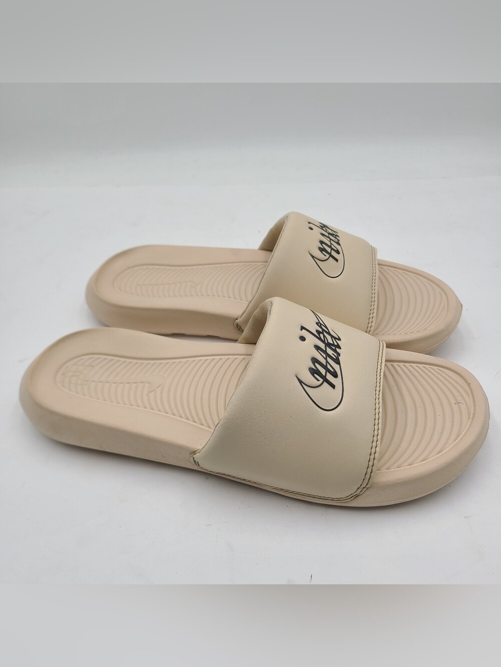 B41 Nike Victori One Slides Womens Size 8 Cream Beige Sandals Slip On CN9677-108
